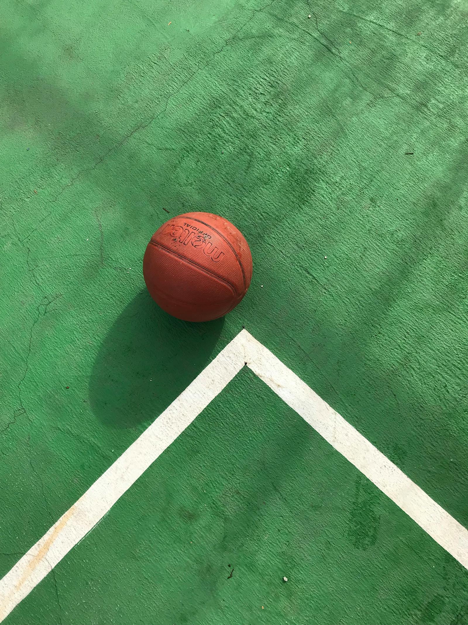 八连胜不要了？客场背靠背湖人战热火詹姆斯东契奇里夫斯出战成疑｜星空体彩首页（封面配图）